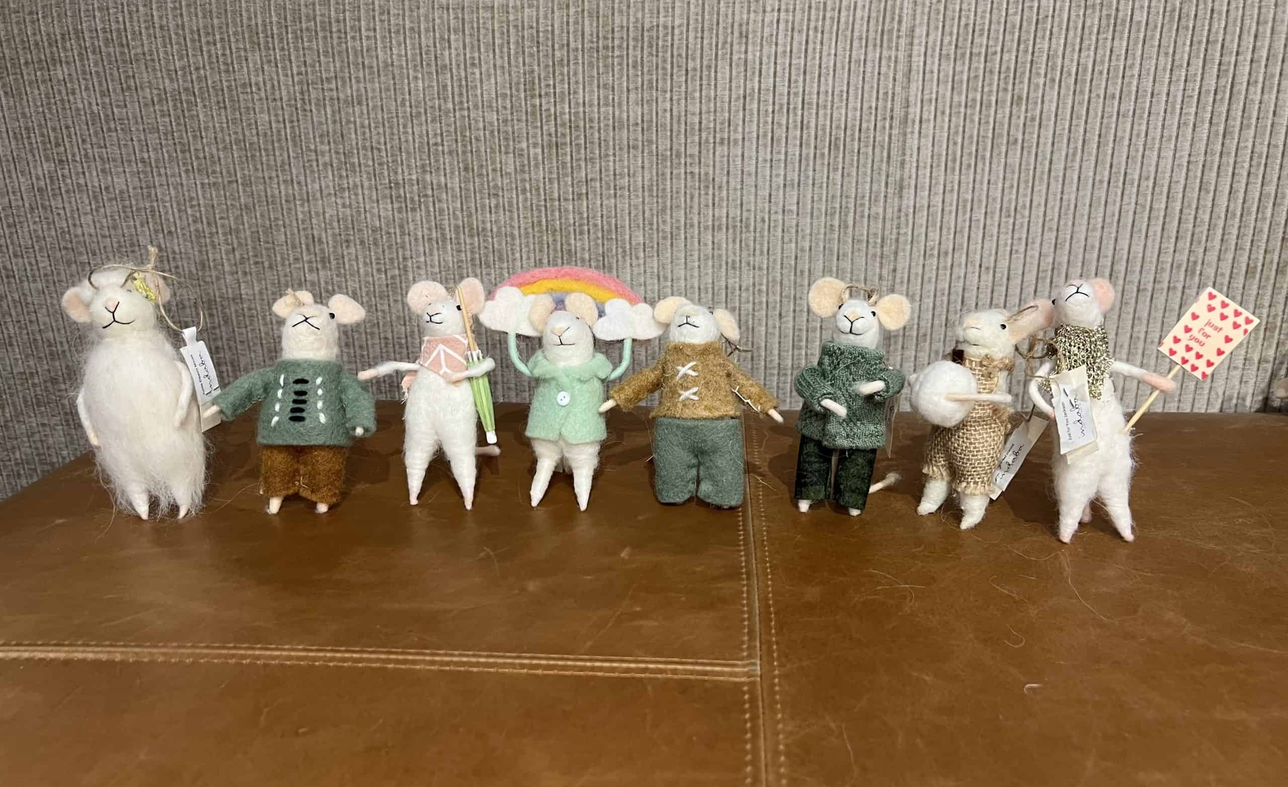 Auntie Eleanor Mouse Ornament - Image 2